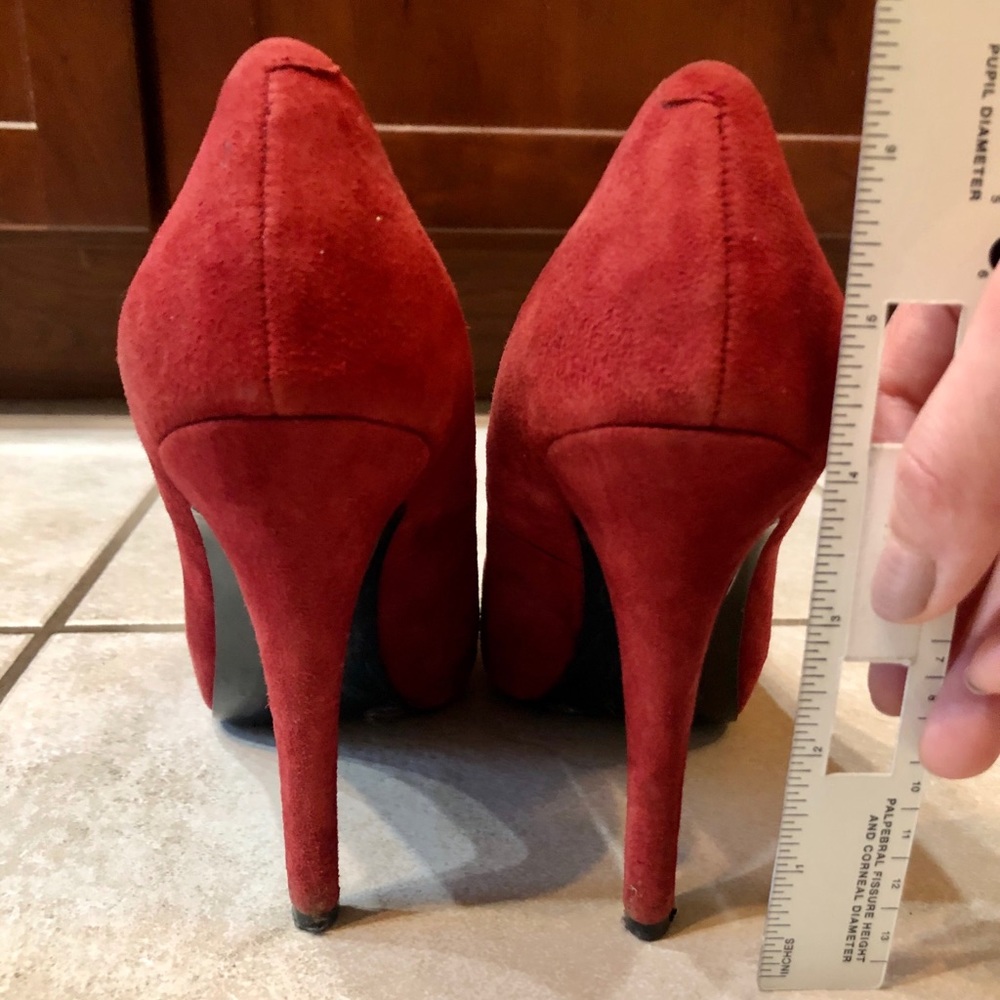 BCBGeneration Red platform pumps - Picture 5 of 8